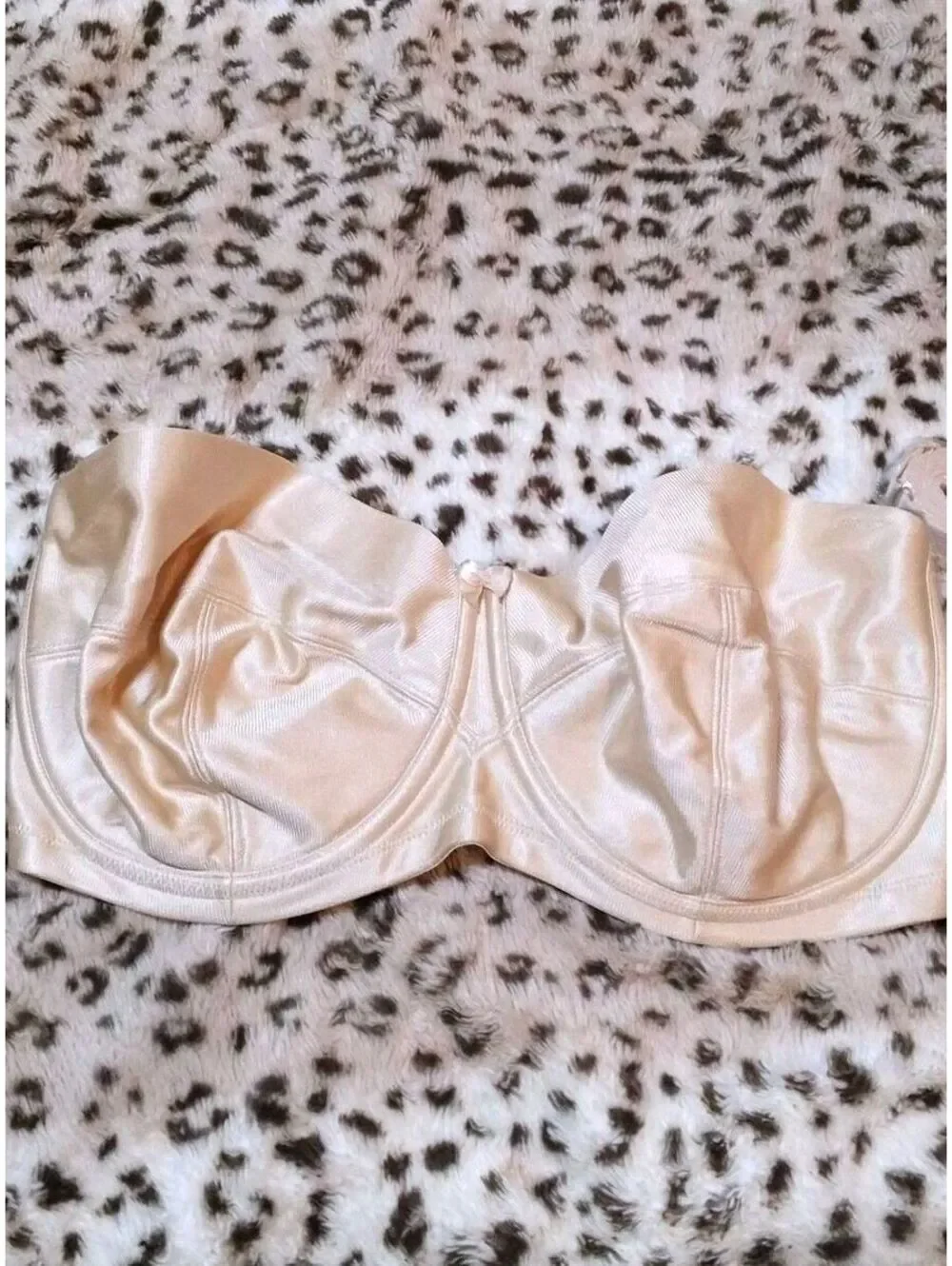 Vanity fair strapless bra New with detachable straps 42DD